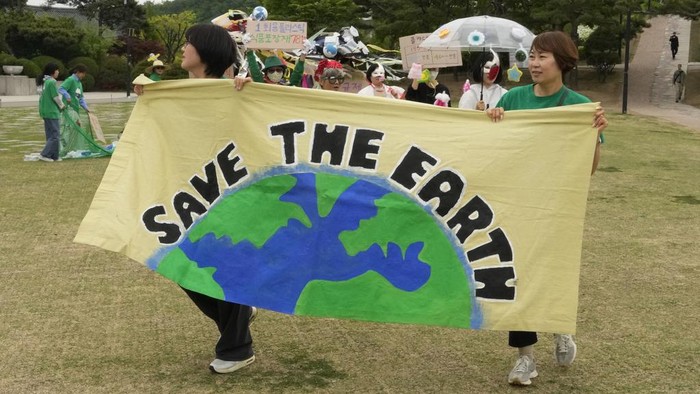Environmentalists stage a fashion show featuring plastic wastes to mark the Earth Day in Seoul, South Korea, Monday, April 22, 2024. (AP Photo/Ahn Young-joon)