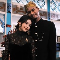 “Ingat pesan papa ya nak, uang jajan minta ke suamimu sekarang, jangan lupa!” pesan Andra Ramadhan. Foto: Instagram @andra_photo