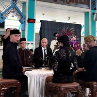 Prosesi akad nikah digelar secara intim yang hanya dihadiri oleh keluarga dan kerabat terdekat. Ari Lasso dan Ahmad Dhani pun terlihat turut hadir di momen tersebut.  Foto: Instagram @andra_photo