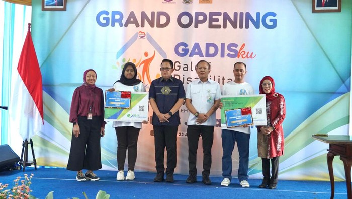 Pj Gubernur Jawa Timur Adhy Karyono meresmikan inovasi bertajuk Galeri Disabilitas Kinasih dan UPT (GADISKU).