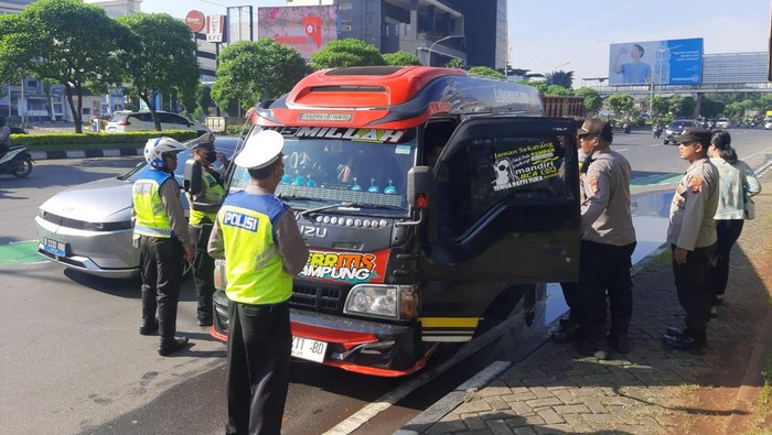 Aparat Keamanan Amankan Pendemo Bekasi Jelang Sidang Sengketa MK