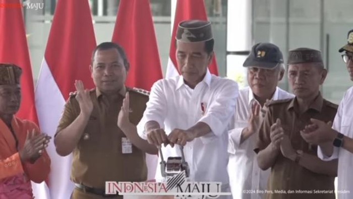 Presiden Joko Widodo (Jokowi) meresmikan Bandara Panua Pohuwato, Gorontalo (Tangkapan layar YouTube Sekretariat Presiden)