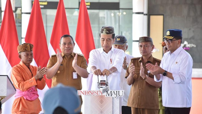 Presiden Jokowi meresmikan Bandara Panua Pohuwato.