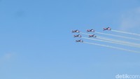 Puncak upacara HUT ke-78 TNI AU adalah flypass yang melibatkan sejumlah skuadron udara TNI AU.