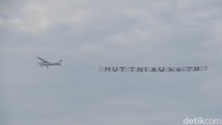 Menampilkan Pesawat Grob G 120 TPA, KT-1B Wongbee Jupiter Aerobatic Team, C-130 J Super Hercules, pesawat tempur T-50 i Golden Eagle, dan skuadron F-16 Fighting Falcon.