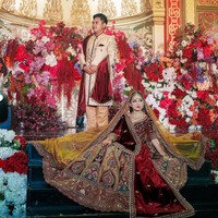 Putri Isnari jebolan Dangdut Academy ke-4 telah resmi dipersunting sang suami yang merupakan anak dari bos batubara, Abdul Aziz pada Sabtu (20/4/24). Resepsi mewahnya pun tak kalah jadi sorotan. Foto: Instagram/@da4_putri03