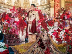 8 Potret Resepsi Mewah Putri Isnari & Anak Bos Batubara, Bertema Bollywood