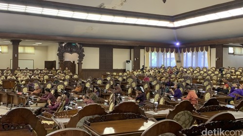 Rapat paripurna DPRD Bali, Senin (22/4/2024). (Rizki Setyo Samudero/detikBali)