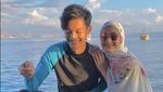 Romantis! Rey Mbayang Makan Malam dan Mancing Ikan Bareng Istri