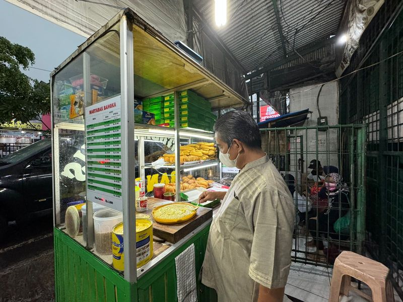 Saleh, penjual martabak di Cibinong