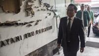 Ia memberikan pernyataan sikap kepada awak media usai MK menolak sengketa pilpres yang ia ajukan.