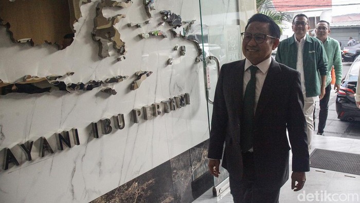 Semringah Cak Imin Tanggapi Putusan MK Semringah Cak Imin Tanggapi Putusan MK