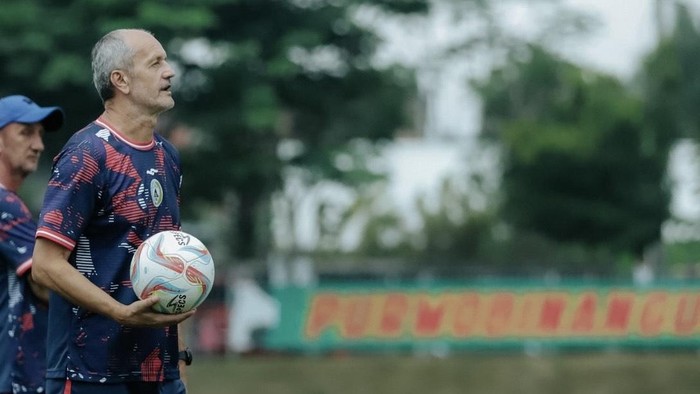 Sesi latihan PSS Sleman jelang menghadapi Persik Kediri, Minggu (21/4/2024).