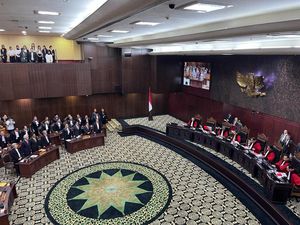 Hakim MK: Tak Ada Bukti Intervensi Presiden Ubah Syarat Usia di Pilpres