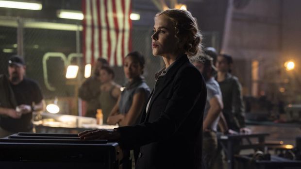 Cuplikan adegan Zoe Saldana dan Nicole Kidman di dalam serial Special Ops Lioness.