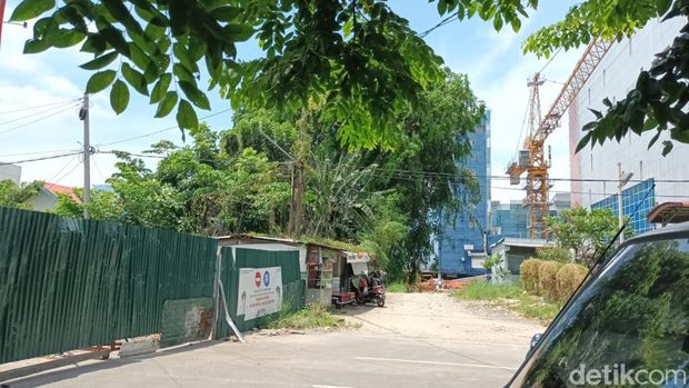 Suasana di kawasan proyek underpass Jalan HM Yamin-Jawa-Gaharu pada Senin (22/4) (Elisabeth Christina/detikSumut)