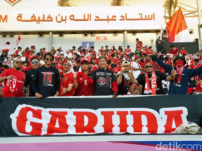Suporter Timnas Indonesia U-23 di Qatar