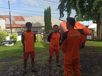 Perangkat Desa Tenggelam Saat Memanah Ikan di Laut Nagekeo