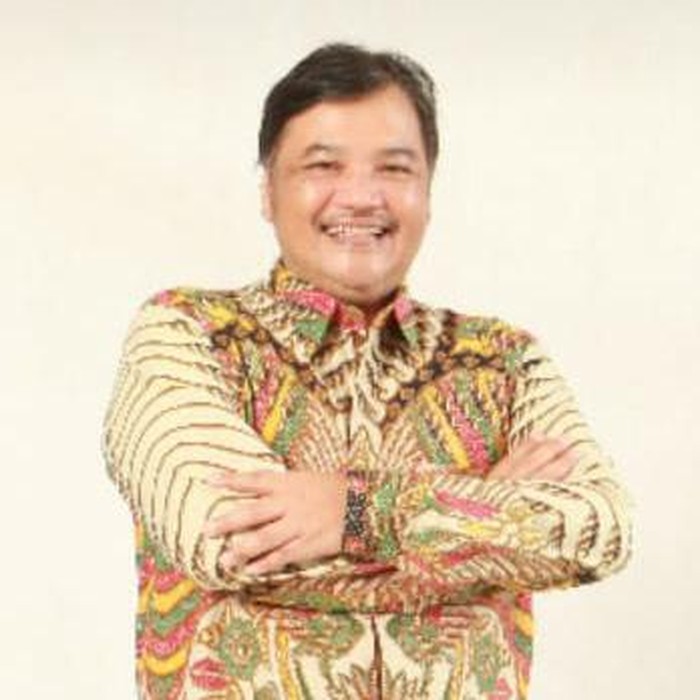 Rupiah semakin melemah di hadapan dolar AS. Nilai tukar rupiah terhadap dolar AS tembus Rp 16.178 siang ini, Selasa (16/4/2024).