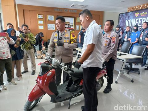 Ungkap kasus penusukan sopir BST di Mapolres Sukoharjo, Senin (22/4/2024).