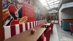 Hangout di Jaksel Sambil Ngunyah Pizza yang Mulur Kejunya