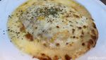 Hangout di Jaksel Sambil Ngunyah Pizza yang Mulur Kejunya