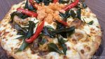 Hangout di Jaksel Sambil Ngunyah Pizza yang Mulur Kejunya