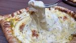 Hangout di Jaksel Sambil Ngunyah Pizza yang Mulur Kejunya