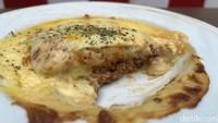 Lapisan lasagna dan cincangan daging ayamnya memuaskan. Seluruh komponen diisi dengan berlimpah tanpa ragu-ragu. Foto: detikcom/Diah Afrilian