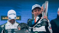 Sejak pensiun dari balap MotoGP tahun 2021 lalu, Rossi memang mulai menekuni balap mobil. Pada 2023, Rossi telah menjadi pengemudi BMW M dan saat ini mengendarai M4 GT3 untuk tim BMW M Team WRT di GT World Challenge Europe, juga FIA  World Endurance Championship. Melihat komitmen Rossi di dunia balap mobil, BMW pun membuat  mobil edisi khusus buat pemegang 7 gelar MotoGP itu. Foto: Instagram Valentino Rossi