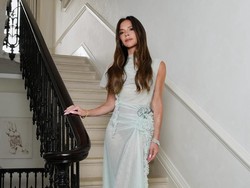 Sekelas Victoria Beckham Pakai Tas Louis Vuiton KW: Aku Tidak Seelegan Itu