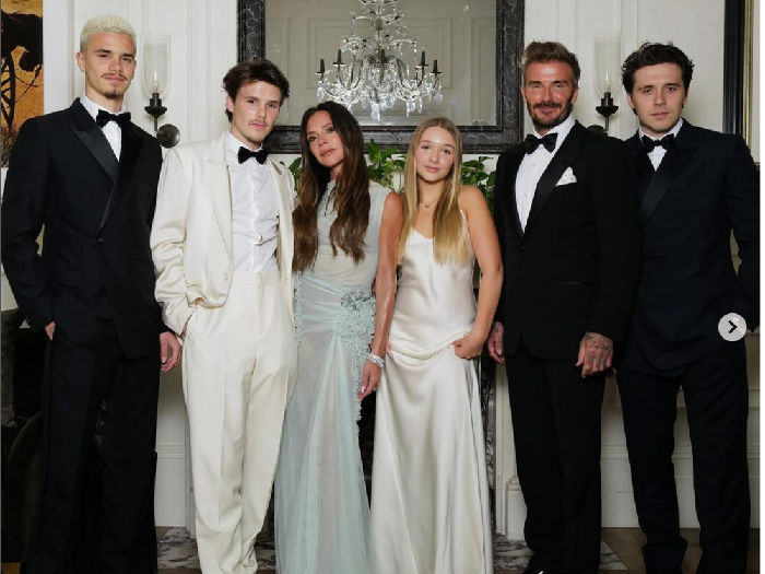 Victoria Beckham, David Beckham dan keempat anak mereka.