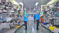 Diketahui, mereka memproduksi baterai untuk diekspor ke negara-negara Afrika.