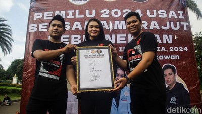 Aksi Petisi Damai dari Ketiga Relawan Capres