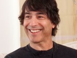 Aksi Komedian Arj Barker Viral Tuai Kontroversi, Usir Busui saat Pertunjukkan