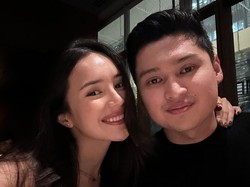 7 Potret Perjalanan Cinta Beby Tsabina & Anggota DPR Hingga Resmi Tunangan