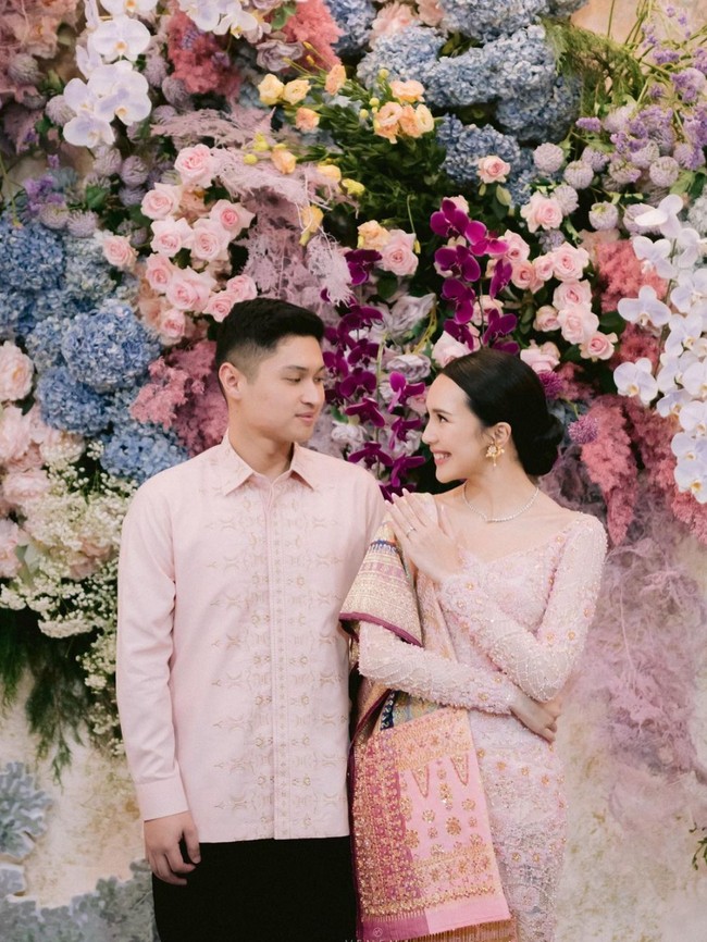 Beby dan Rizki akhirnya resmi bertunangan pada 21 April 2024. Kabar pertunangan Beby dan Rizki sempat mengejutkan para penggemar karena keduanya jarang mengumbar perihal hubungan mereka. Foto: Instagram/@bebytsabina