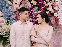 10 Inspirasi Kebaya Lamaran Artis 2024 yang Cantik Elegan