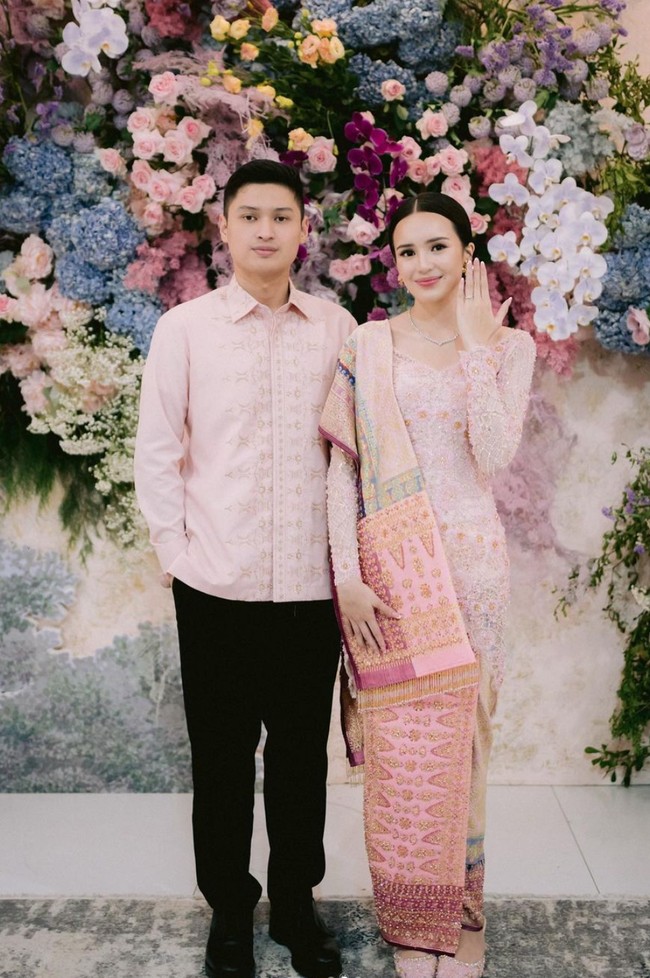 Selangkah lebih maju ke jenjang yang semakin serius, banyak yang mendoakan keduanya agar lancar hingga ke pelaminan. Foto: Instagram/@bebytsabina