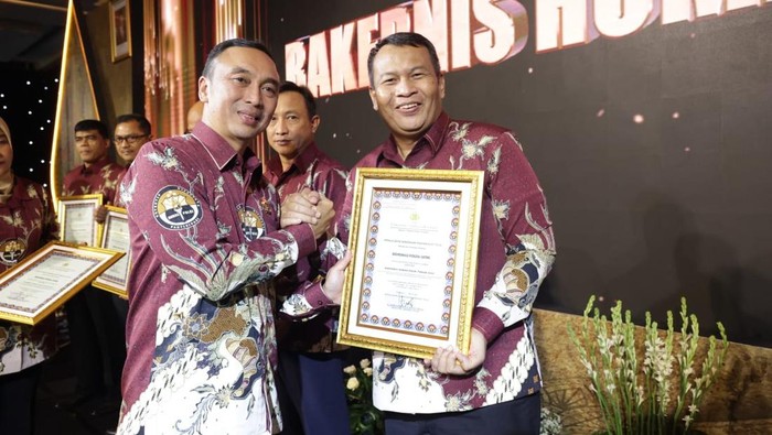 Bidhumas Polda Jatim sabet 2 penghargaan di Rekernis Humas Polri