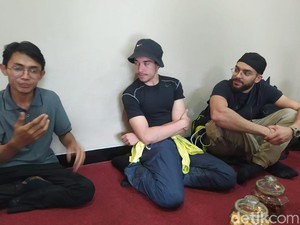 Viral 2 Bule Nyasar Ikut Halalbihalal di Magelang, Bagaimana Ceritanya?