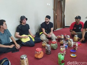 2 Bule Nyasar ke Halalbilahal, Kesengsem Magelang Sampai Batalkan ke Bromo