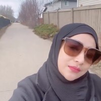 Baru pindah, Cindy tampak begitu semangat dan antusias melihat-lihat sekitar daerah rumahnya. Suasana di sekitar rumahnya itu tampak bersih dan tenang. Foto: Instagram/@cindyfatikasari18