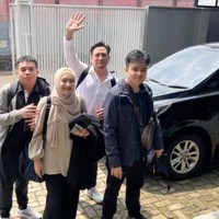Artis Cindy Fatikasari bersama suami, Tengku Firmansyah, dan 2 putranya kini sudah pindah ke Kanada. Sebelum pindah, Cindy bersama suami dan anak mereka sempat berpamitan terlebih dahulu kepada keluarga besar dan kerabat mereka. Foto: Instagram/@cindyfatikasari18
