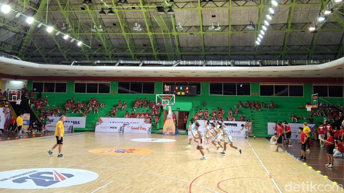 DBL Camp 2024 DBL Camp 2024 resmi dimulai. Aktivitas hari pertama dilakukan para campers, peserta, di GOR Soemantri, Jakarta, Selasa (23/4/2024).