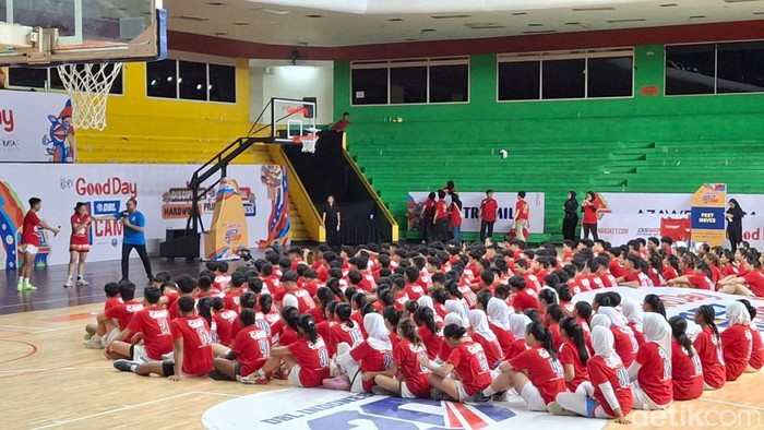 DBL Camp 2024 resmi dimulai. Aktivitas hari pertama dilakukan para campers, peserta, di GOR Soemantri, Jakarta, Selasa (23/4/2024).