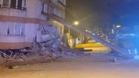 Gempa tersebut dilaporkan sebagai rangkaian gempa terbaru yang mengguncang pulau tersebut sejak Senin (22/4) sore. Seorang reporter AFP mengatakan mereka bisa merasakan gedung mereka bergoyang. 