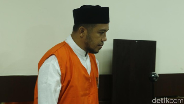 Elwizan Aminudin dokter gadungan mengikuti persidangan di PN Sleman, Selasa (23/4/2024).