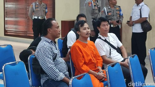 Hari Soelistya Adi saat diamankan dan dihadirkan saat konferensi pers di Polda Bali beberapa waktu lalu.