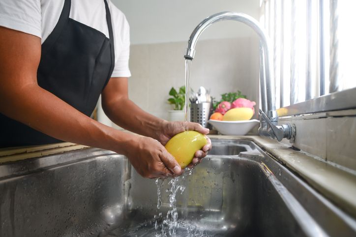 Ini Pentingnya Merendam Buah Mangga di Air Sebelum Dimakan Ini Pentingnya Merendam Buah Mangga di Air Sebelum Dimakan